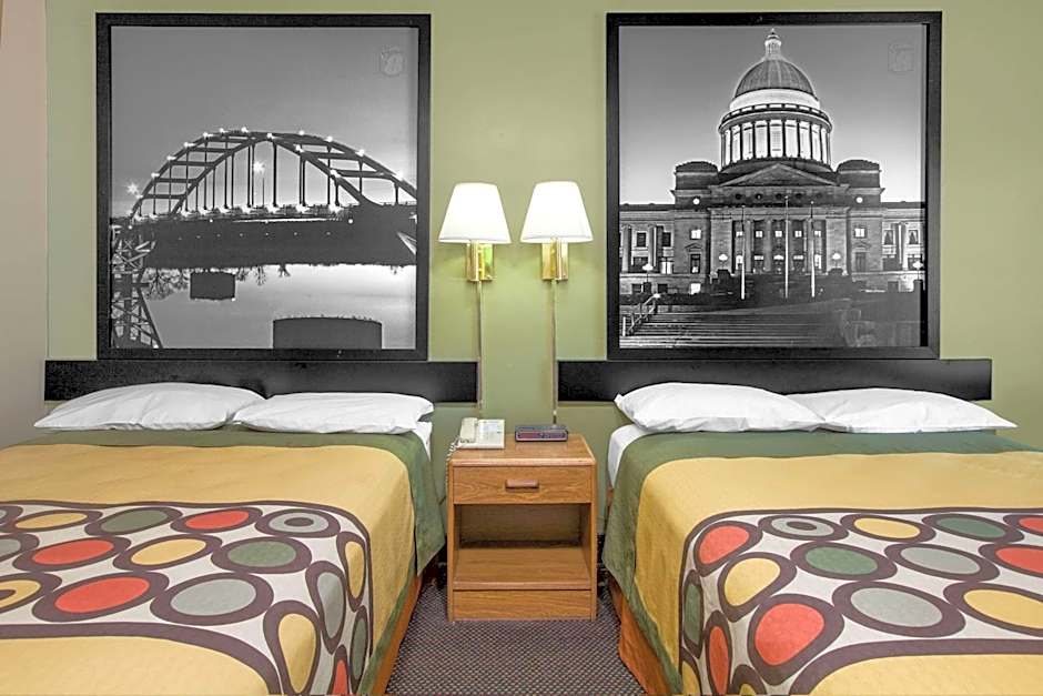 Super 8 by Wyndham Clarksville AR