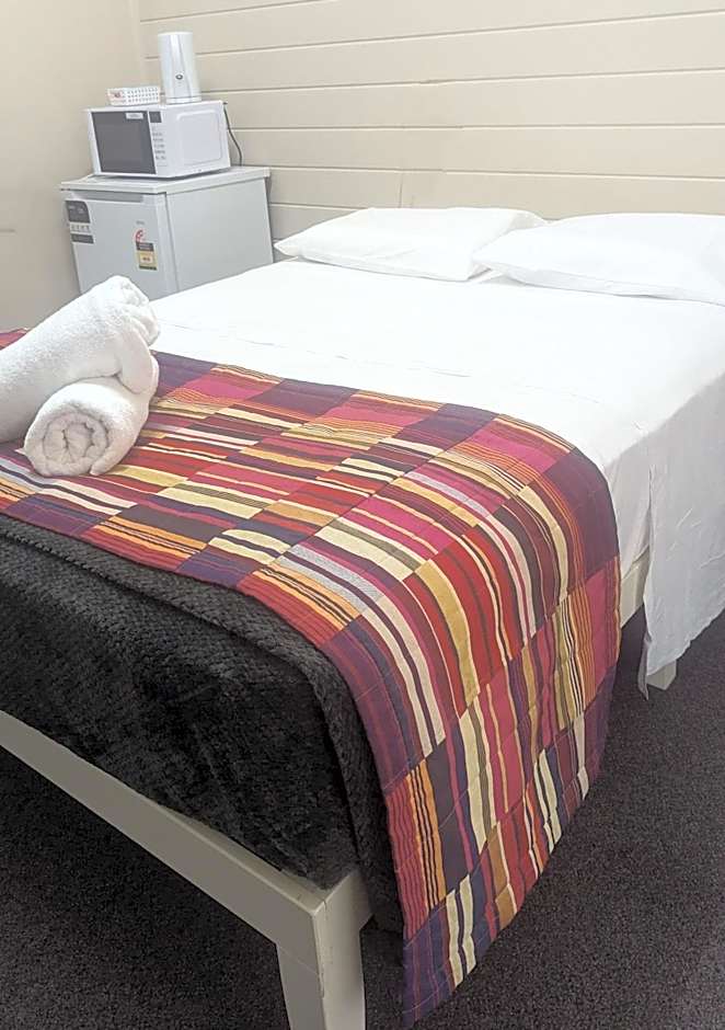 GRAND CENTRAL HOTEL PROSERPINE