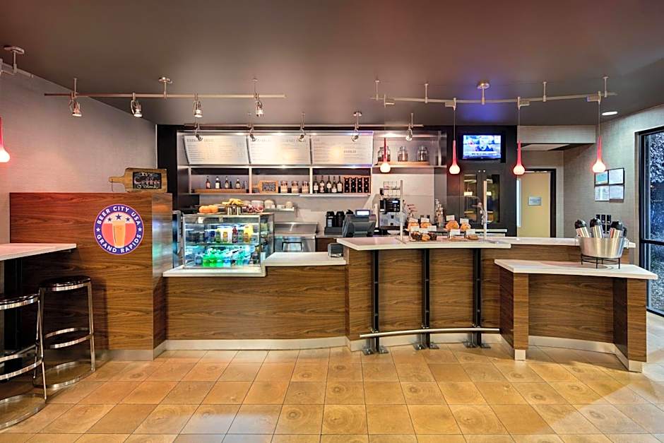 Courtyard by Marriott Grand Rapids Airport