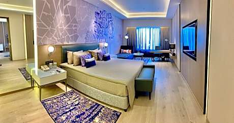 Vivanta Suite City View King Bed