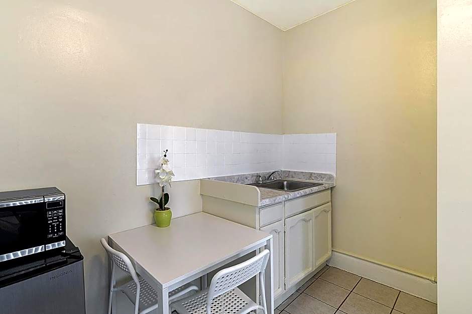 Pads on Pasadena Ave