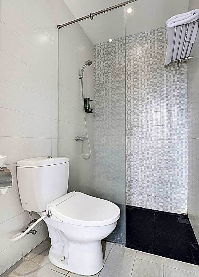 Collection O Cihampelas Near Ciwalk Formerly Regia Cihampelas