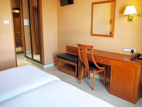 TRIPLE ROOM 2 ADULTS + 2 CHILD