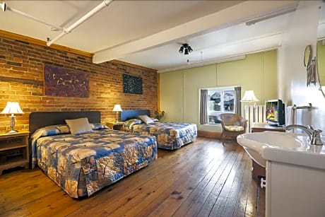 Budget room 2 double beds with shared bathroom