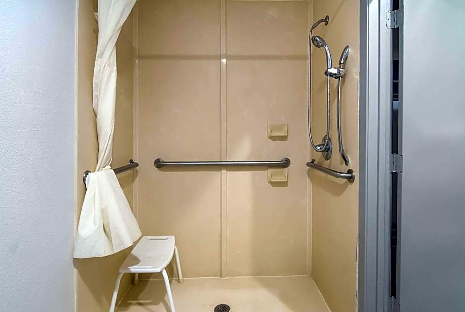 Quality Inn & Suites Waco North