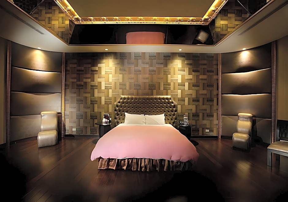 Royal Group Motel Ming Chen Branch