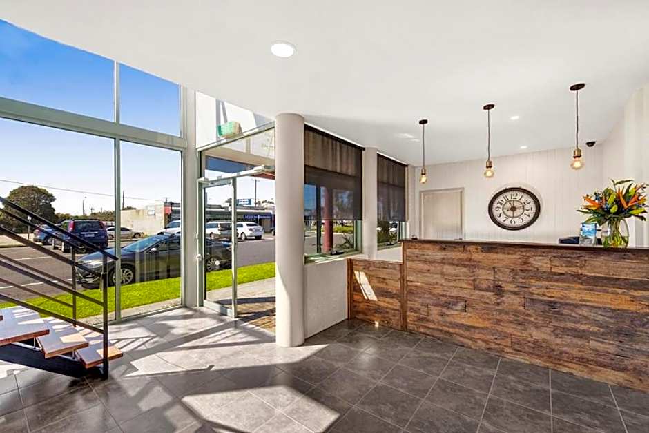 Moonlight Bay Apartments