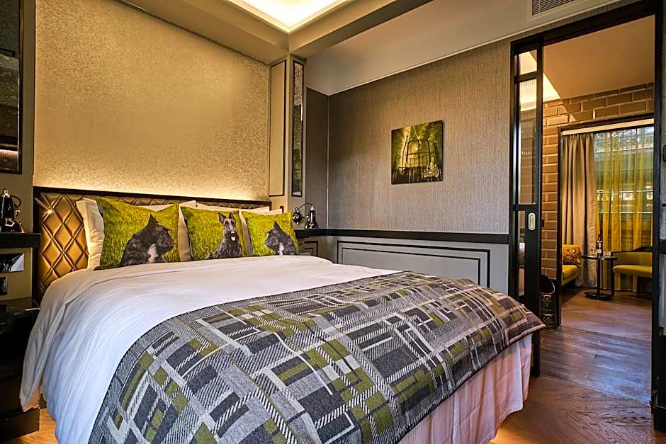 Photo 1 of 5 of Suite