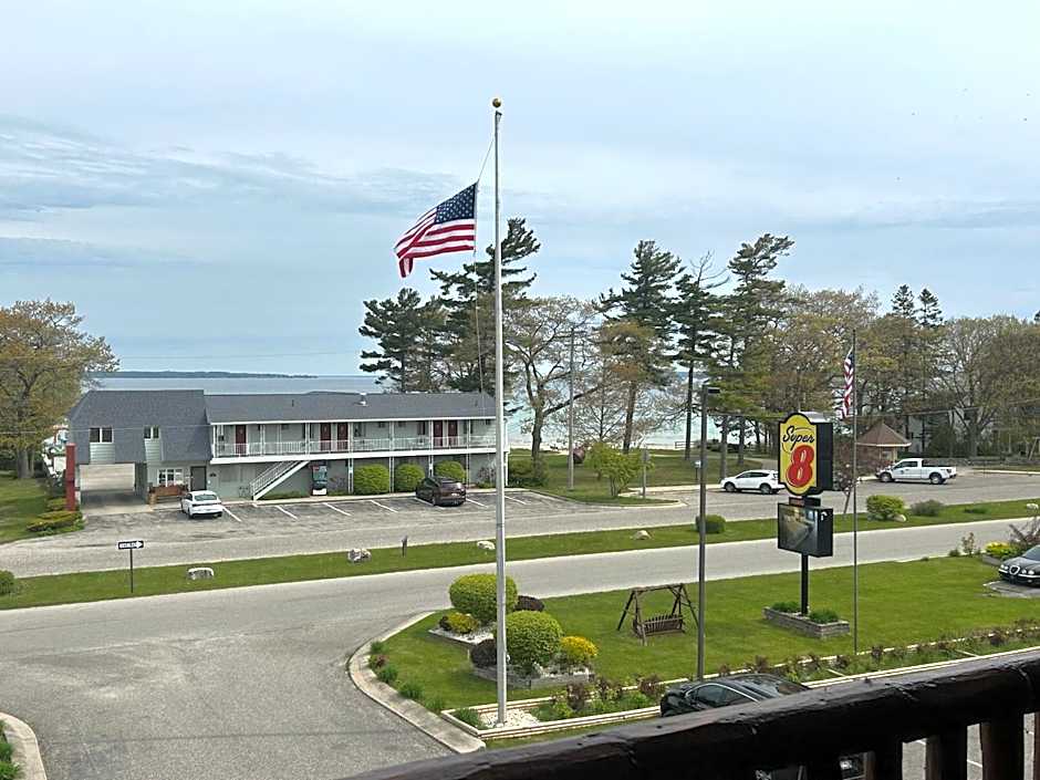 Super 8 by Wyndham Bridgeview of Mackinaw City