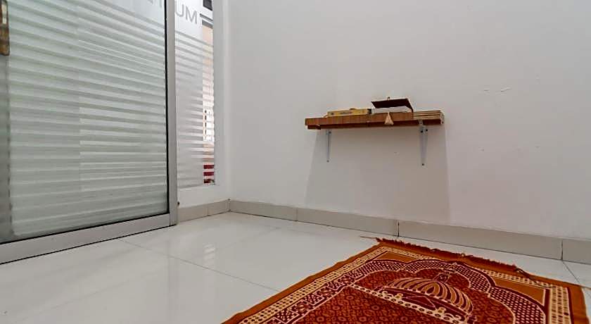 RedDoorz near Alun Alun Bandung 3