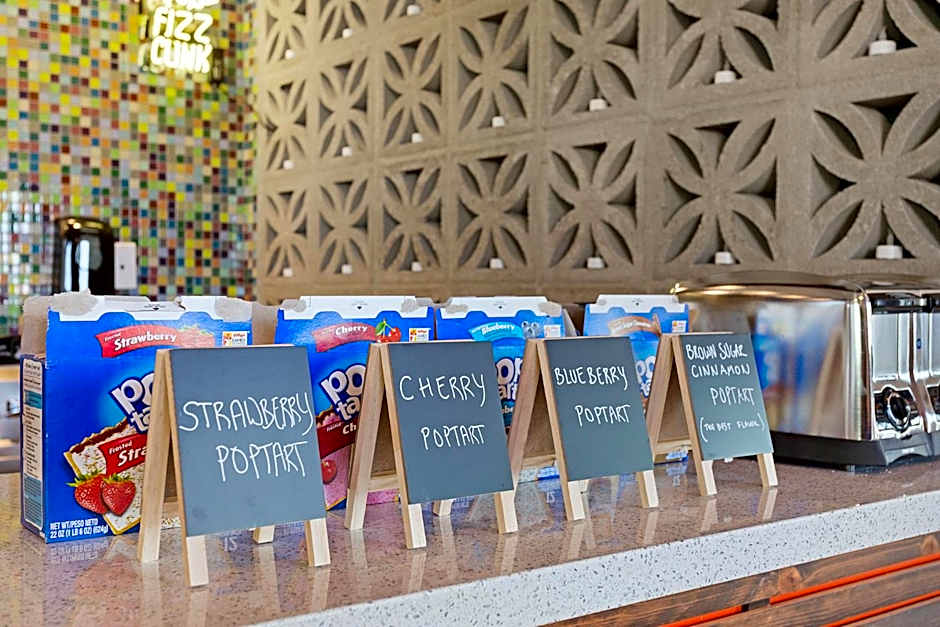 Hotel McCoy - Art, Coffee, Beer, Wine