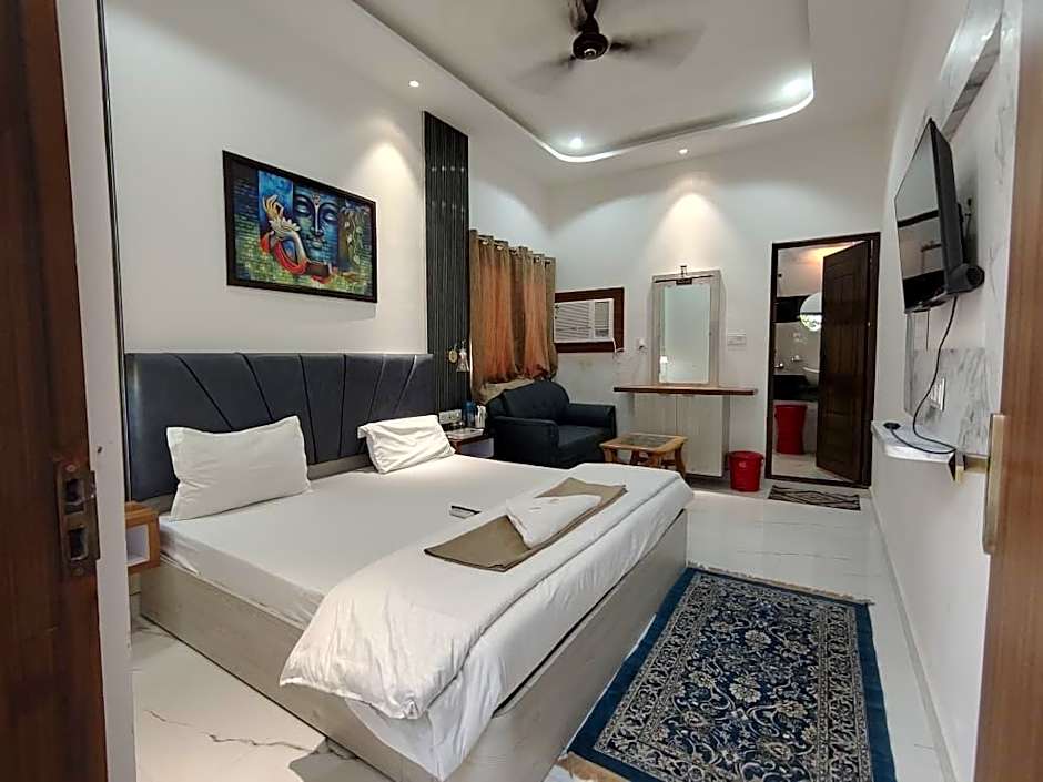 Khushi Paying Guest House