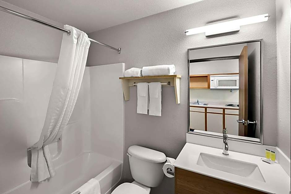 Days Inn & Suites by Wyndham Rochester South