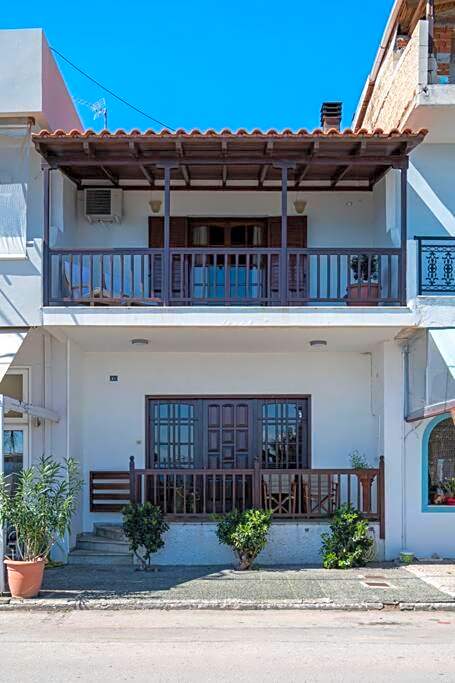 Μεζονέτα στο κύμα