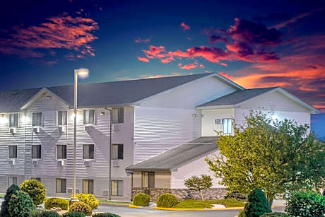 Super 8 by Wyndham Altoona