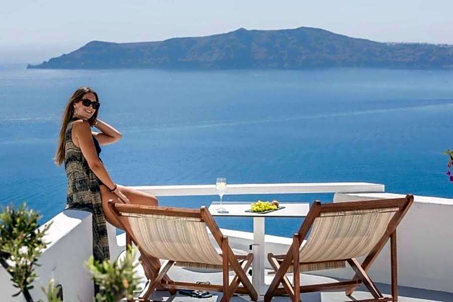 Sun Rocks Boutique Hotel - Caldera View Suites & Sunset Dining Experience