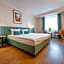 Hotel H12