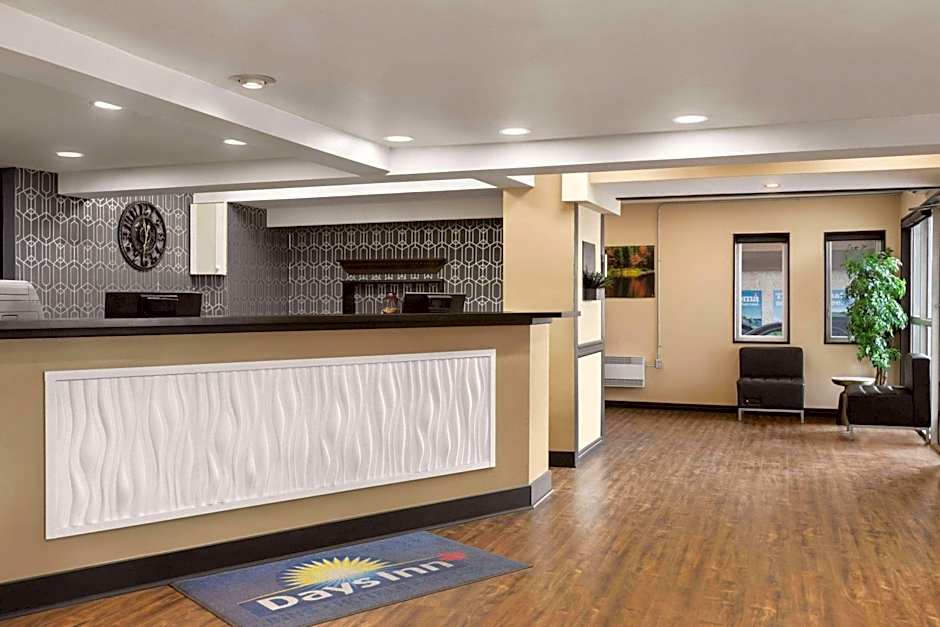 Days Inn & Suites by Wyndham Sault Ste. Marie ON