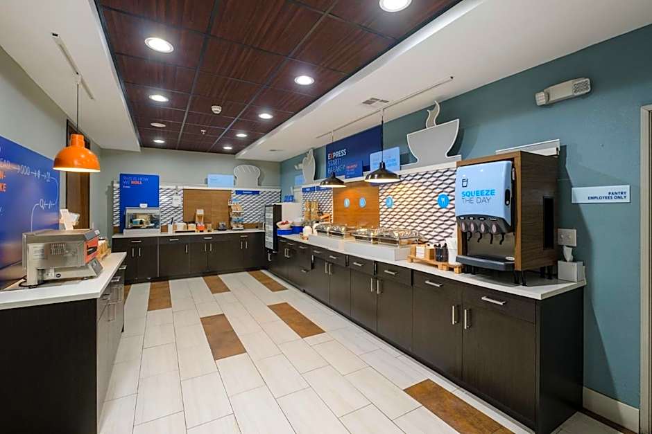 Holiday Inn Express Hotel & Suites Carlsbad By IHG