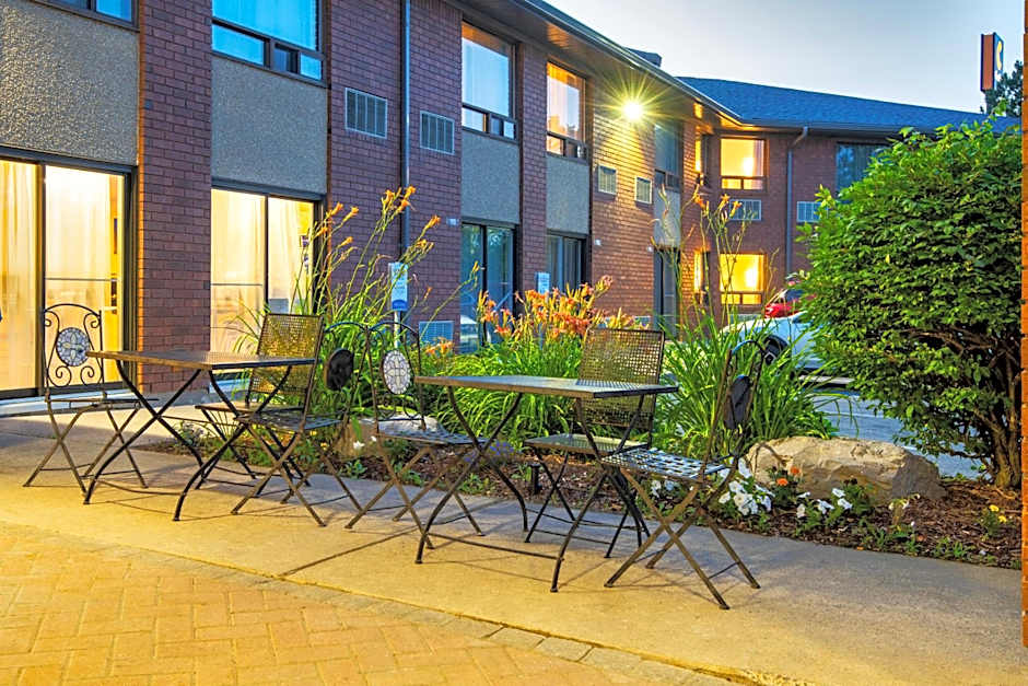 Comfort Inn Kingston - Highway 401