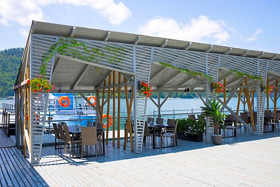 Hotel Plutitor Lebăda