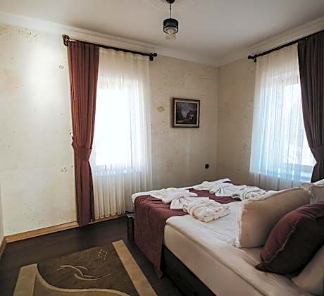 Queen Room with Spa Bath