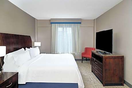 Deluxe King Suite with Shower - Mobility and Hearing Access