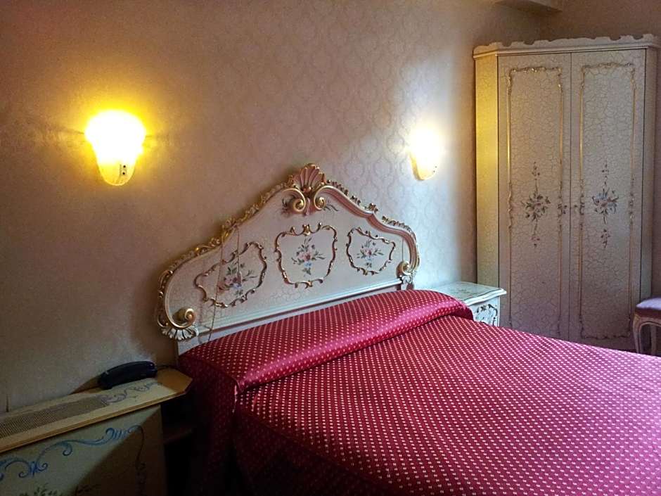 Hotel Diana