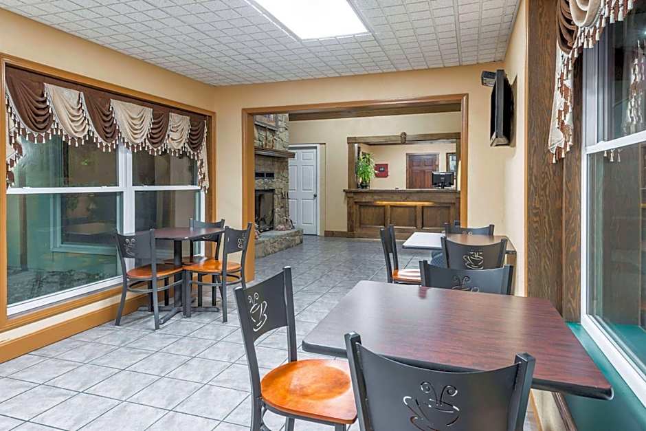 Super 8 by Wyndham Higginsville