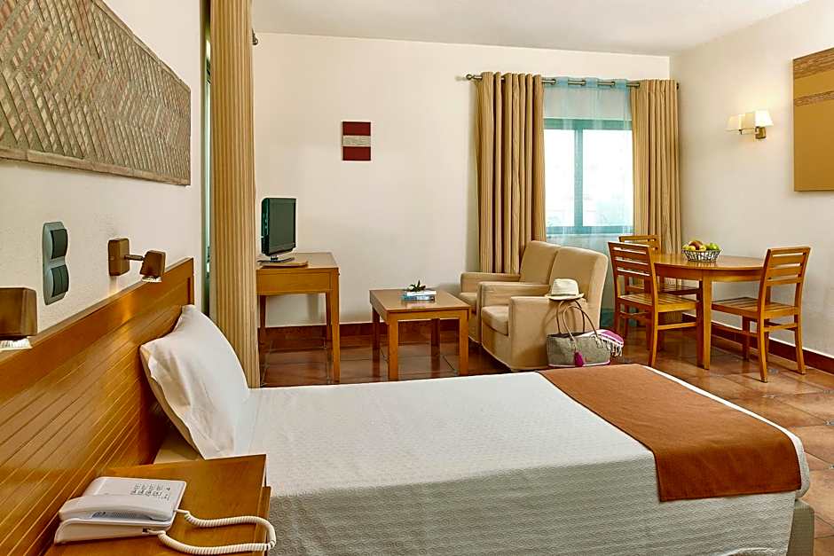 Oceanus Aparthotel