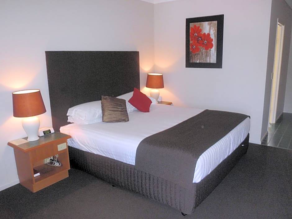 McNevins Logan Park Motel