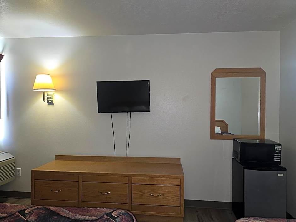 Economy Inn & Suites