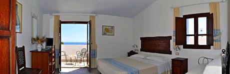 Double Room with Balcony and Sea View