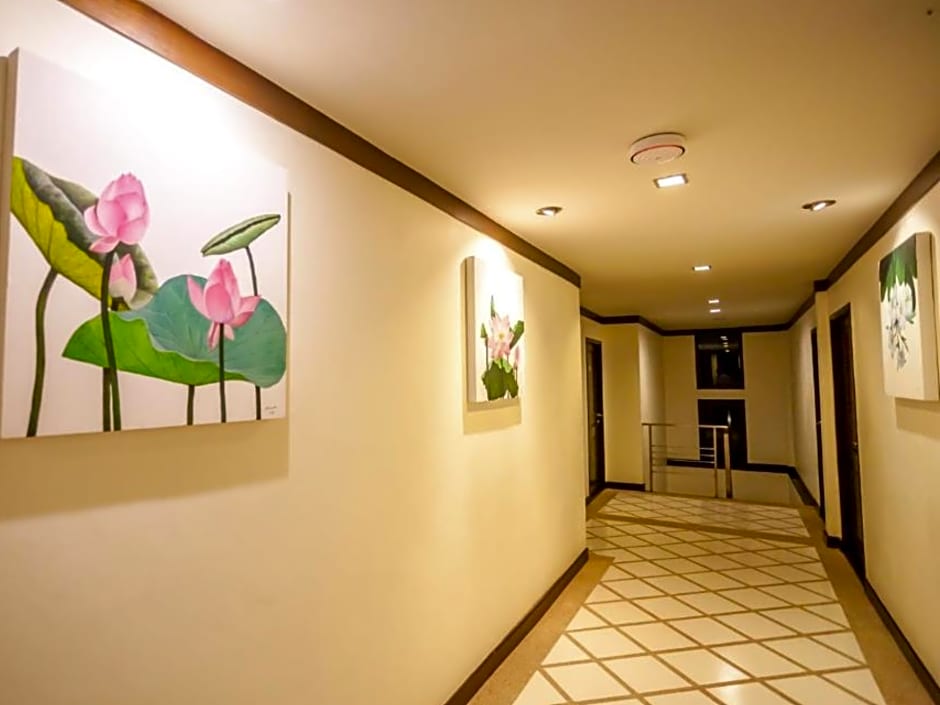 Lanta Mermaid Boutique House Hotel