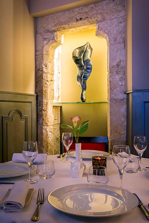 Hotel Aux Vieux Remparts, The Originals Relais (Relais du Silence)