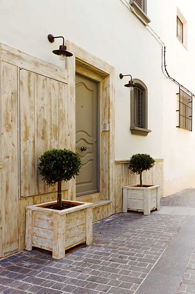 The Beach House Studios & Suites