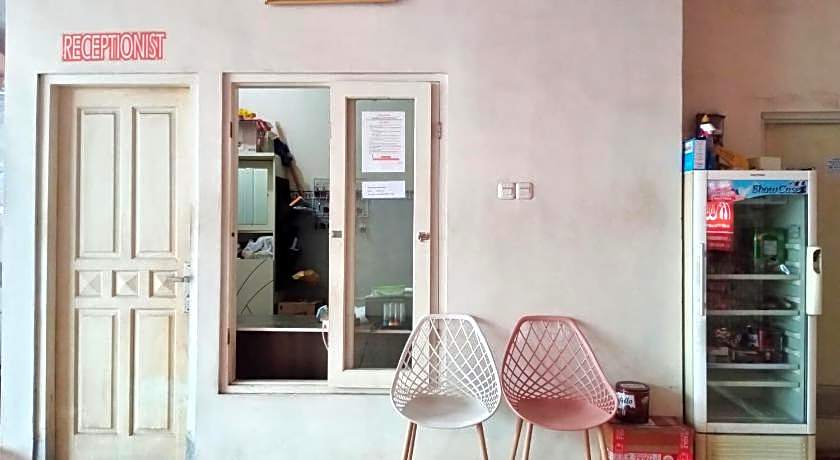 Urbanview Hotel Rifal Home Tegal