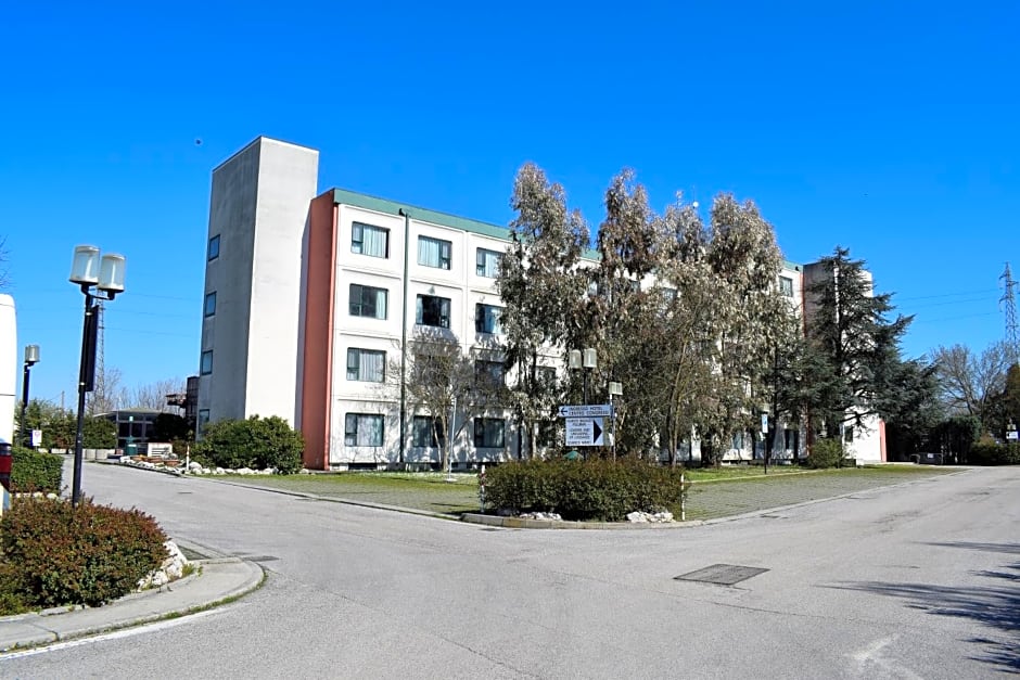 Russott Hotel