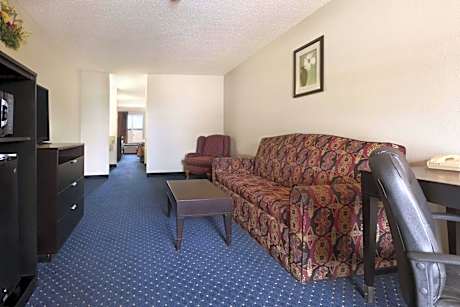 Studio Suite with Two Double Beds - Non-Smoking
