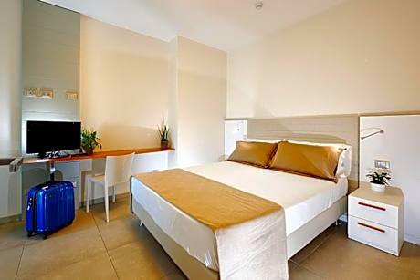 Superior One-Bedroom Apartment (2 Adults)