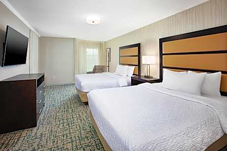 Queen Suite with Two Queen Beds - Hearing Access/Non-Smoking