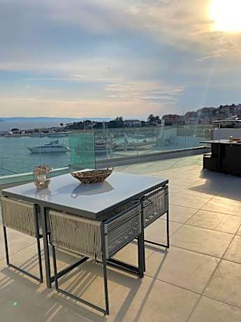 Wide Blue Luxury Boutique Suites