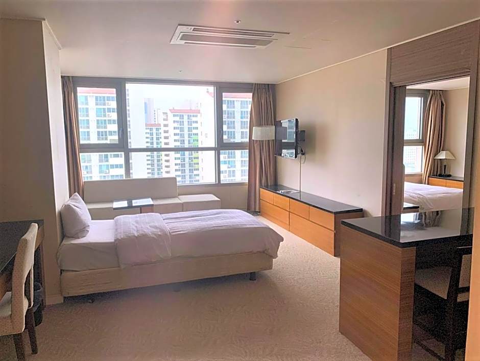 Photo 1 of 4 of Suite, City View