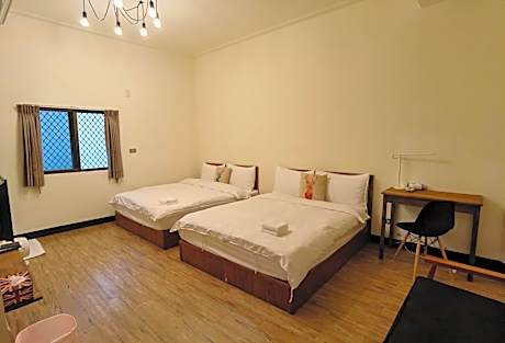 Exquisite Twin Room with Private Bathroom