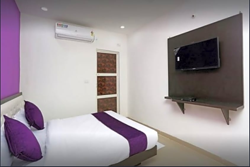 WHITE OAK HOTEL AND RESTAURANTS