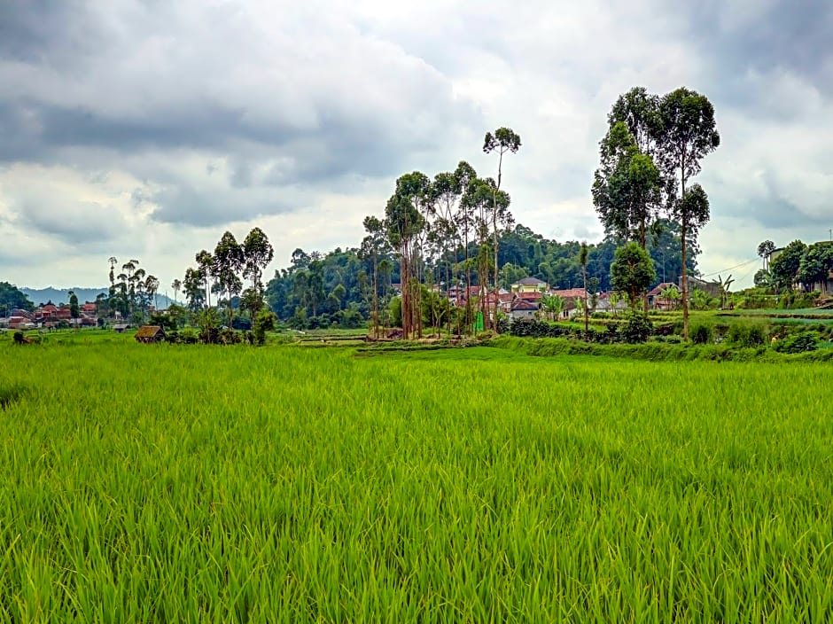 OYO Homes 90991 Eco Tourism Desa Panundaan Ciwidey 2 Syariah