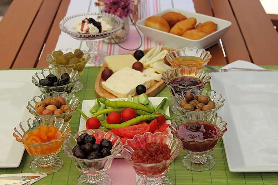Lilyum Alaçatı - Taş Ev