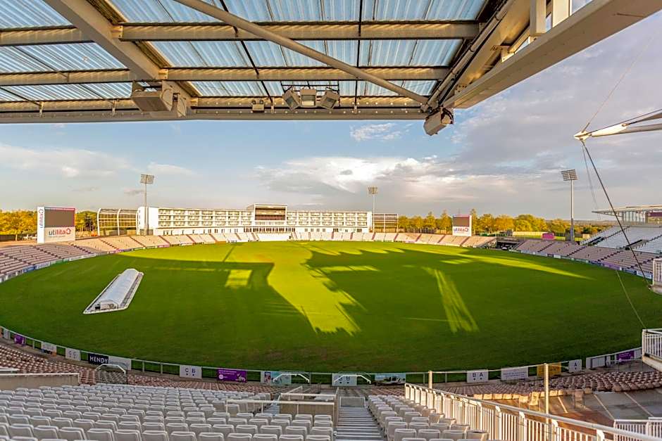 Holiday Inn Express Southampton - M27 J7 By IHG