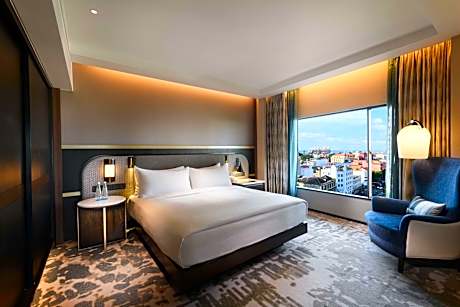 Deluxe King Suite