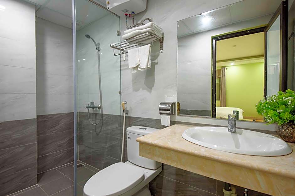 Golden Lotus Airport Hotel & Travel